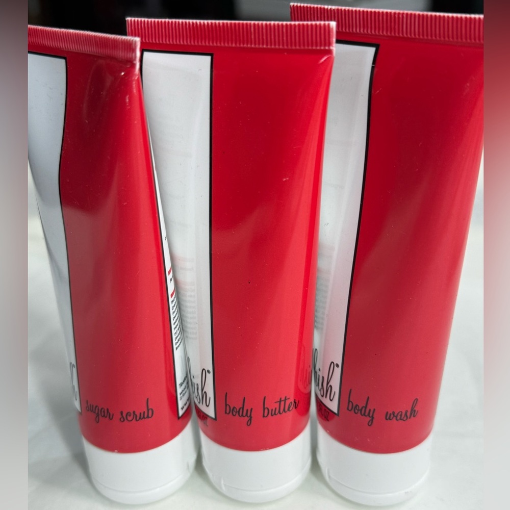 Whish Holiday LimitedEdition Sugar Scrub, Bodywash & BodyButter in Vanilla Spice